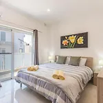 H2 -modern And Spacious 3 Bedroom Lägenhet San Ġwann
