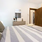 H2 -modern And Spacious 3 Bedroom *