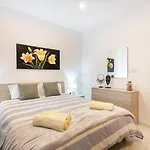 H2 -modern And Spacious 3 Bedroom Lägenhet