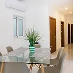 H2 -modern And Spacious 3 Bedroom *