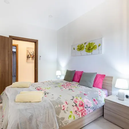 شقة H2 -modern And Spacious 3 Bedroom *