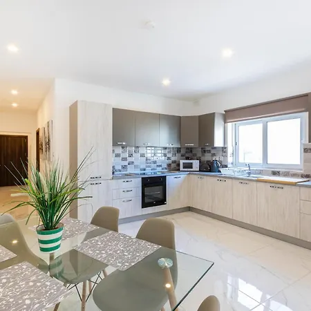 H2 -modern And Spacious 3 Bedroom شقة