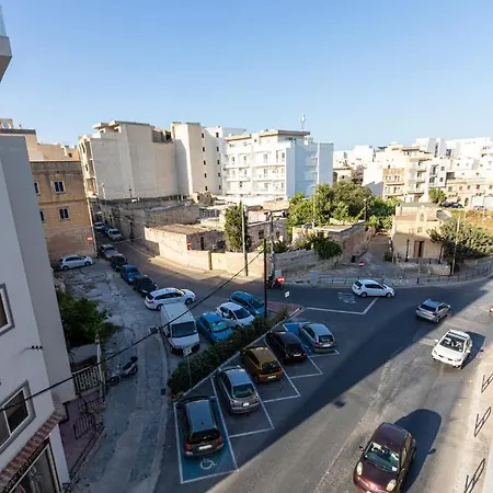 H2 -modern And Spacious 3 Bedroom شقة *