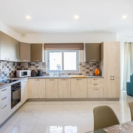 H2 -modern And Spacious 3 Bedroom شقة