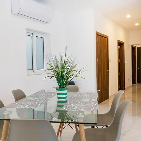 H2 -modern And Spacious 3 Bedroom *