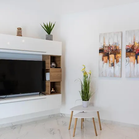 شقة H2 -modern And Spacious 3 Bedroom *