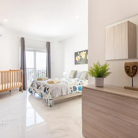 H2 -modern And Spacious 3 Bedroom * San Gwann