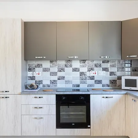 Apartment H2 -modern And Spacious 3 Bedroom San Gwann