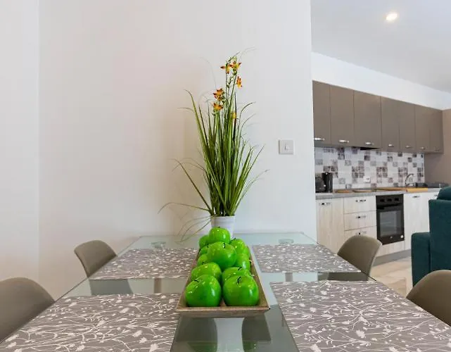 H2 -modern And Spacious 3 Bedroom Apartment